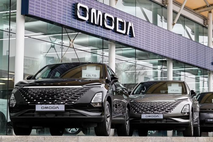 Chery Omoda 5 và Omoda E5 tại Anh, nơi các hãng xe Trung Quốc đang tăng tốc nâng cấp sản phẩm và mở rộng thị trường quốc tế. Ảnh: Reuters.