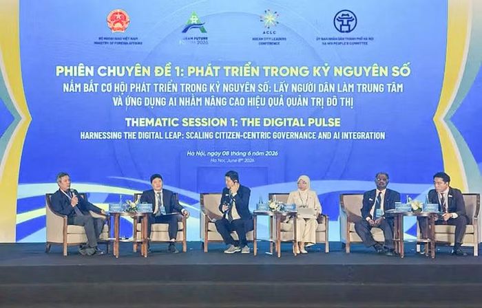 Ông Hồ Quang Bửu, Phó Chủ tịch UBND TP Đà Nẵng tham gia tọa đàm tại Hội nghị Lãnh đạo các thành phố ASEAN diễn ra ngày 8/6, tại Hà Nội. Ảnh Thanh Nguyên.