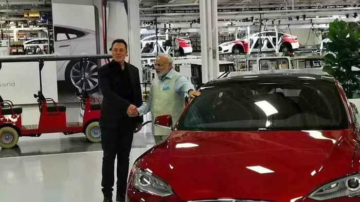 Elon Musk và Thủ tướng Narendra Modi. Elon Musk từng hy vọng lớn vào thị trường Ấn Độ 1,4 tỷ dân. Ảnh: Sina.