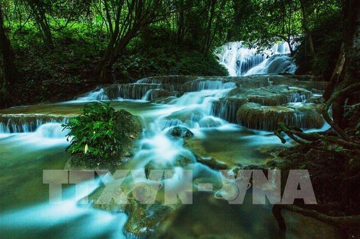 Thác Mơ từ lâu đã trở thành biểu tượng du lịch của Na Hang, là nơi mà bất cứ du khách nào cũng đều muốn dừng chân để thưởng ngoạn cảnh đẹp khi tới đây. Ảnh: Trọng Đạt – TTXVN