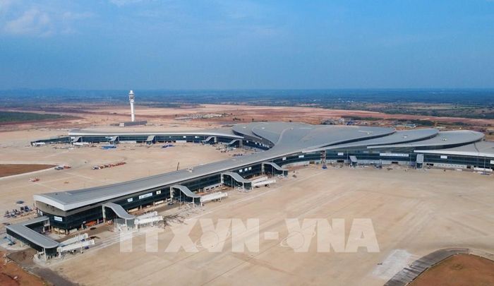 Sân đỗ tàu bay, nhà ga hành khách sân bay Long Thành đã cơ bản hoàn thành các phần việc chính. Ảnh: Công Phong - TTXVN