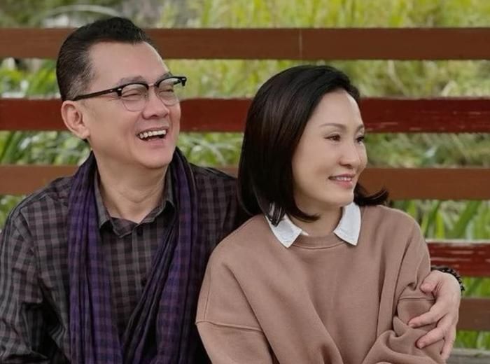 Tình bạn bền bỉ giữa hai nghệ sĩ được duy trì qua nhiều thập kỷ, từ sân khấu, phim ảnh đến những chuyến gặp gỡ đời thường cùng nhóm bạn thân trong nghề.