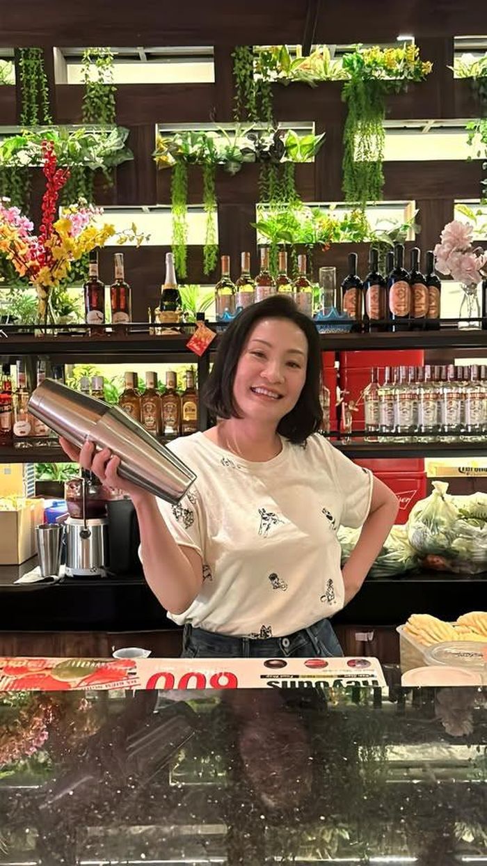 Hồng Đào chia sẻ khoảnh khắc đóng máy phim Ngày con còn mẹ.