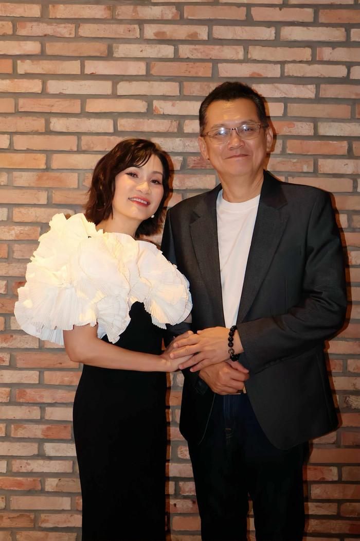 Có thể nói, cả NSƯT Hữu Châu và Hồng Đào đều đang đón nhận những "trái ngọt" đẹp nhất của cuộc đời. 