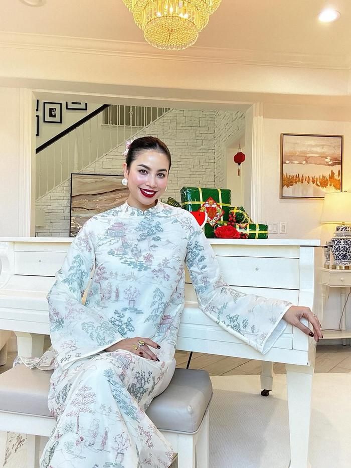 Nhan sắc của nàng hậu vẫn nhận được nhiều lời khen từ công chúng.