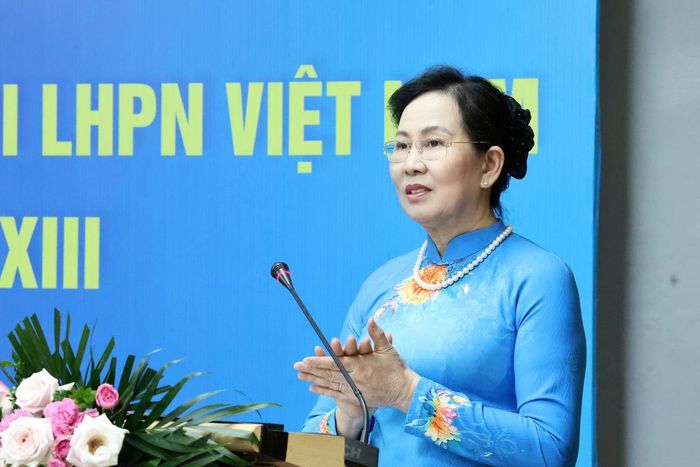 Ủy viên TƯ Đảng, Phó Chủ tịch UBTƯ MTTQ Việt Nam, Chủ tịch Hội LHPN Việt Nam Lê Thị Thủy phát biểu khai mạc Hội nghị