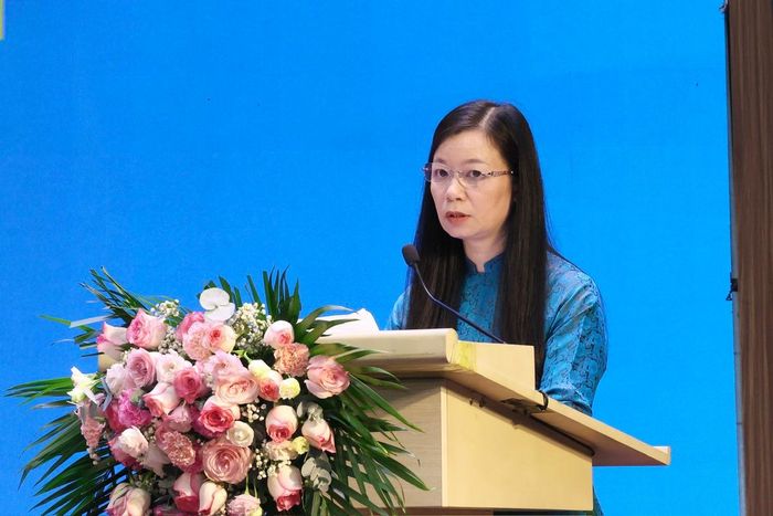 Phó Chủ tịch Hội LHPN Việt Nam Nguyễn Thị Thu Hiền trình bày Dự thảo Báo cáo tổng kết thi hành Điều lệ Hội; Điều lệ Hội LHPN Việt Nam bổ sung, sửa đổi; Dự thảo Chương trình Đại hội; Tham luận Đại hội.