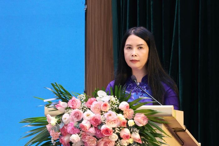 Bà Trần Lan Phương, Phó Chủ tịch Thường trực Hội LHPN Việt Nam, trình bày Dự thảo Báo cáo chính trị của Ban Chấp hành Trung ương Hội LHPN Việt Nam khóa XIII tại Đại hội đại biểu Phụ nữ toàn quốc lần thứ XIV, nhiệm kỳ 2026 - 2031; Dự thảo Chương trình hành động thực hiện Nghị quyết Đại hội đại biểu Phụ nữ toàn quốc lần thứ XIV, nhiệm kỳ 2026 - 2031
