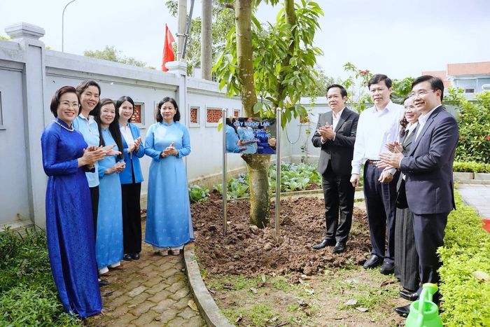 TƯ Hội LHPN Việt Nam tổ chức Lễ phát động Đợt thi đua cao điểm chào mừng cuộc bầu cử đại biểu Quốc hội khóa XVI, đại biểu HĐND các cấp nhiệm kỳ 2026 - 2031 tại tỉnh Hưng Yên, tháng 3/2026