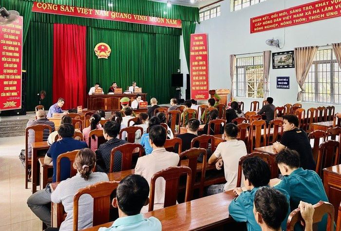 Quảng cảnh của một phiên xét xử do Thẩm phán Lê Tiến Dũng làm chủ tọa