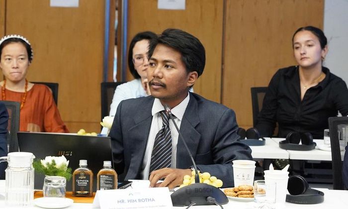 Ông Him Rotha, Phó Giám đốc Trung tâm Nghiên cứu khu vực Campuchia. Ảnh: Diệu Linh