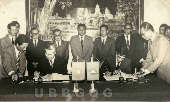 Lễ ký Hiệp ước Hoạch định biên giới quốc gia giữa Việt Nam-Campuchia, năm 1985. (Ảnh: baoquocte.vn)