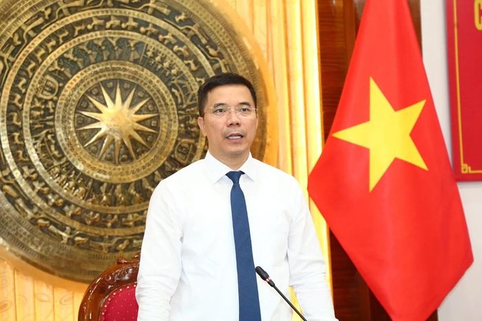 Đồng chí Nguyễn Hồng Phong, Ủy viên dự khuyết Trung ương Đảng, Phó Bí thư Thường trực Tỉnh ủy, Chủ tịch HĐND tỉnh phát biểu giao nhiệm vụ.