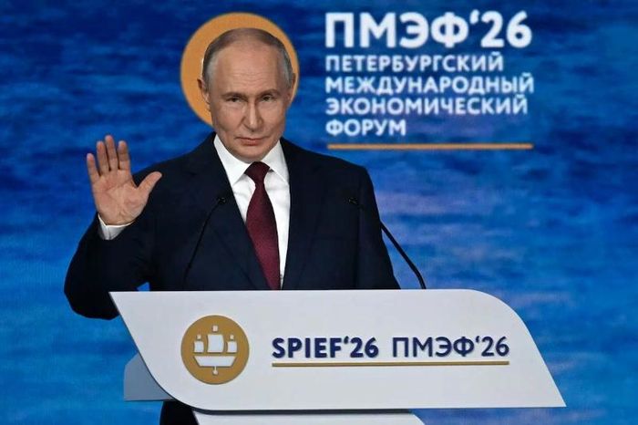 Tổng thống Nga Vladimir Putin phát biểu tại phiên họp toàn thể của Diễn đàn Kinh tế Quốc tế St. Petersburg . Ảnh: Getty Images