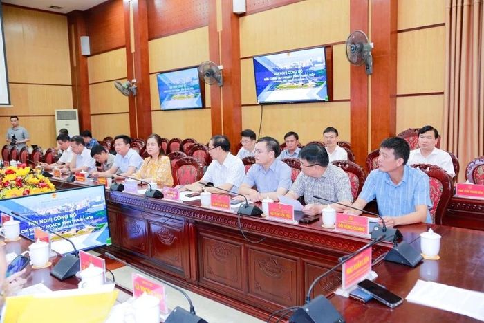 Các đại biểu tham dự hội nghị.