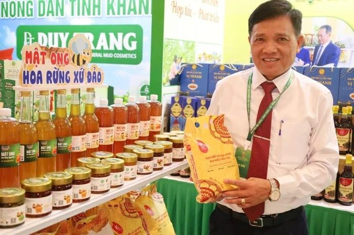 Sản phẩm gạo nếp cái hoa vàng Gia Miêu Ngoại Trang tham gia trưng bày tại gian hàng.