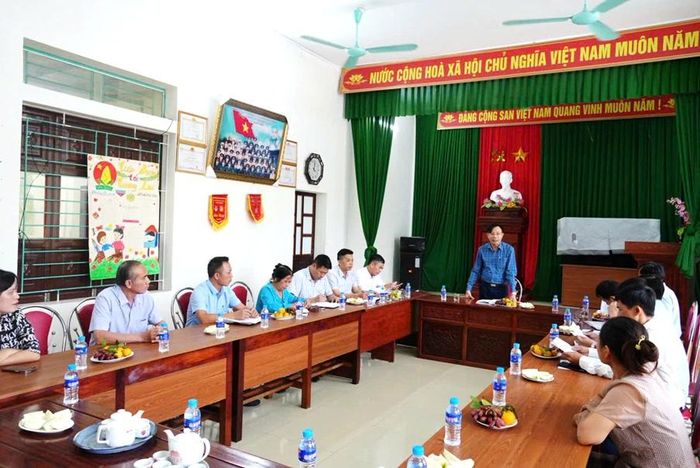 Cán bộ, đảng viên và Nhân dân xã Hoằng Tiến tham gia hội nghị tuyên truyền, lấy ý kiến về chủ trương sắp xếp thôn theo định hướng của Trung ương.