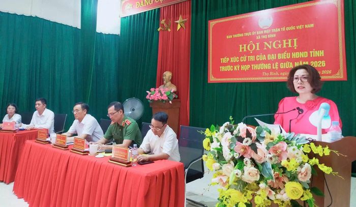 Cử tri xã Thọ Phú trình bày ý kiến kiến nghị tại hội nghị tiếp xúc cử tri.