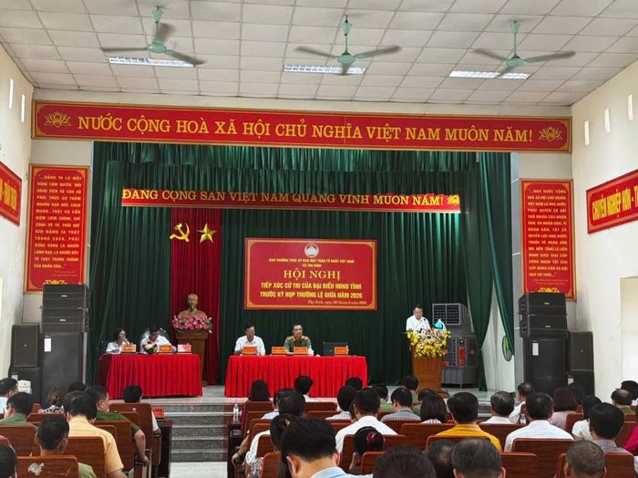 Toàn cảnh hội nghị tiếp xúc cử tri