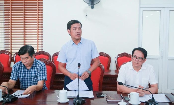 Đại diện UBND phường Hạc Thành phát biểu ý kiến tại hội nghị.