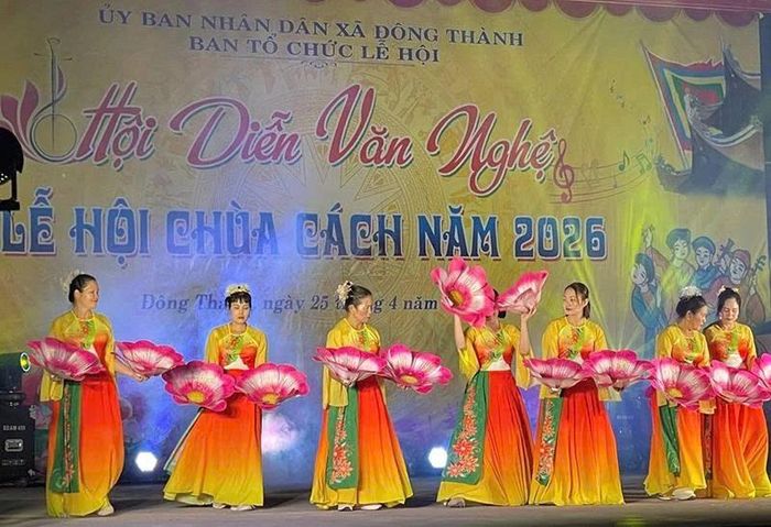 Nhiều hoạt động văn nghệ được tổ chức góp phần nâng cao chất lượng và hiệu quả phong trào “Toàn dân đoàn kết xây dựng đời sống văn hóa” ở xã Đông Thành.