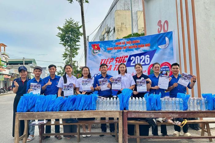 Các đội hình thanh niên tình nguyện sẵn sàng đồng hành, hỗ trợ thí sinh trong thời gian diễn ra kỳ thi tốt nghiệp THPT năm 2026.