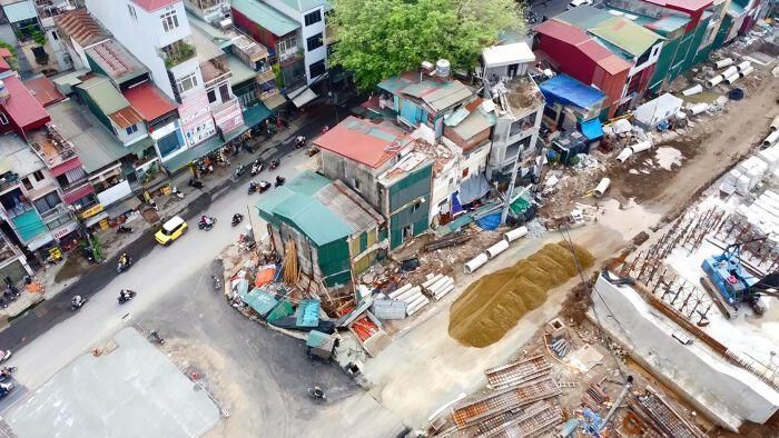 Dự án nhằm hoàn thiện quy hoạch đồng bộ và khớp nối hạ tầng giao thông với Dự án đầu tư xây dựng đường Vành đai 1 (đoạn Hoàng Cầu-Voi Phục) và đầu tư xây dựng bãi đỗ xe-nhà để xe, cây xanh, vườn hoa, khớp nối đồng bộ hạ tầng kỹ thuật, kiến trúc cảnh quan tại phần dải đất giữa đường Vành đai 1 và đường La Thành, đoạn Hoàng Cầu - Láng Hạ.
