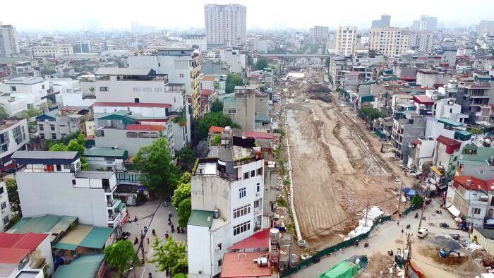 Theo Quyết định số 1003/QĐ-UBND ngày 28/5/2026 của UBND phường Ô Chợ Dừa, Dự án xây dựng bãi đỗ xe-nhà để xe, cây xanh, vườn hoa khớp nối đồng bộ hạ tầng kỹ thuật, kiến trúc cảnh quan tại phần dải đất giữa đường Vành đai 1 và đường La Thành, đoạn Hoàng Cầu - Láng Hạ thuộc dự án Nhóm B.
