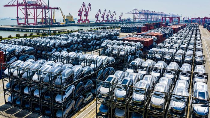 Xe điện được chuẩn bị để xuất khẩu ra nước ngoài tại khu vực cảng Tô Châu, tỉnh Giang Tô, Trung Quốc, ngày 11 tháng 5 năm 2026. Ảnh: Getty Images.