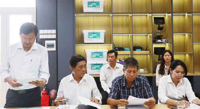 Phó Giám đốc Sở Giáo dục và Đào tạo tỉnh An Giang Thiều Văn Nam báo cáo công tác chuẩn bị kỳ thi tốt nghệp THPT năm 2026.