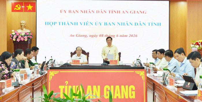 Quang cảnh cuộc họp.