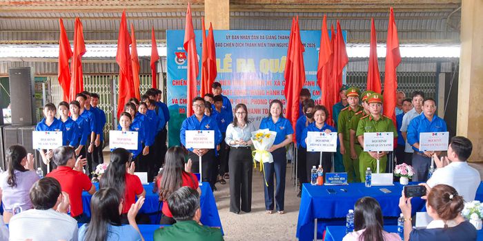 Xã đoàn Giang Thành ra mắt các đội hình tình nguyện trong chiến dịch "Mùa hè xanh" năm 2026. Ảnh: THANH NHÃ