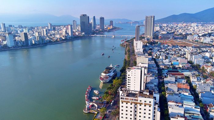 Đô thị Đà Nẵng với vùng lõi phát triển quanh sông Hàn và ven biển. Ảnh: XUÂN SƠN