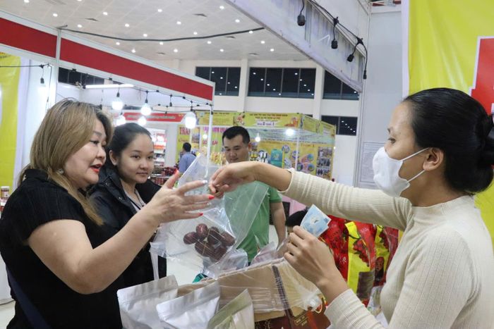 Hội chợ giúp lan tỏa sâu rộng Cuộc vận động "Người Việt Nam ưu tiên dùng hàng Việt Nam". Ảnh: TRẦN TRÚC