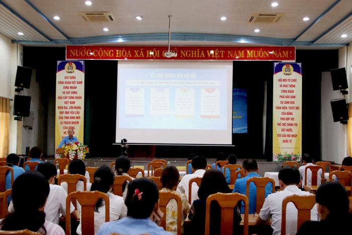 Quang cảnh hội nghị tại điểm cầu Liên đoàn Lao động thành phố. Ảnh: TRỌNG HUY