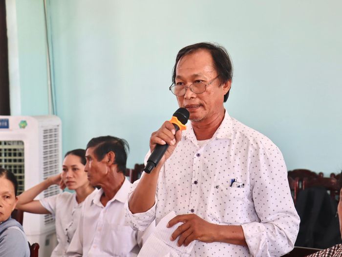 Cử tri phường Hội An Tây nêu ý kiến tại buổi tiếp xúc. Ảnh: QUỐC TUẤN