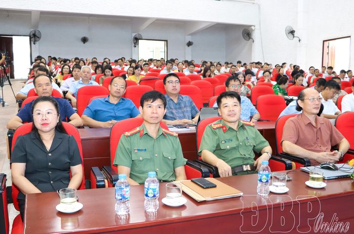 Đại biểu dự hội nghị.