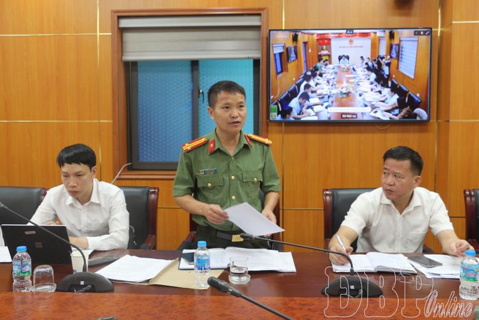 Đại diện Công an tỉnh tham gia ý kiến tại cuộc họp.
