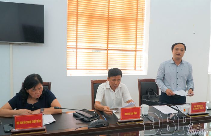 Đồng chí Nguyễn Ngọc Sơn, Phó Trưởng ban Tuyên giáo và Dân vận Tỉnh ủy phát biểu ý kiến.