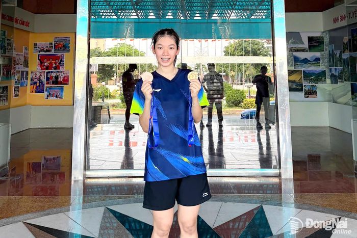 Tay vợt trẻ của thành phố Đồng Nai Nguyễn Thị Thu Huyền xuất sắc vô địch nội dung đơn nữ Giải vô địch cầu lông trẻ quốc gia năm 2026. Ảnh: ĐVCC