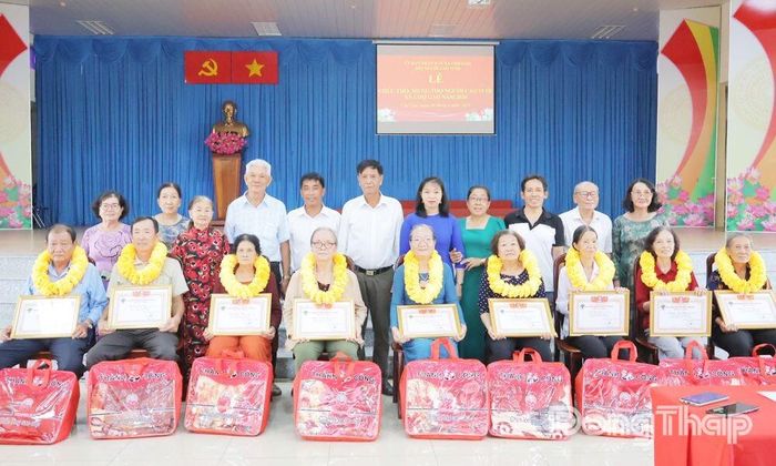 Trong đợt này, xã có 608 người cao tuổi tròn 70, 75, 80, 85, 95 và trên 100 tuổi được mừng thọ.