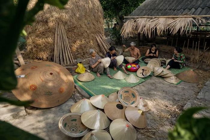 Làng nghề nón ngựa Phú Gia (xã Xuân An, tỉnh Gia Lai) có lịch sử gần 300 trăm năm và gắn liền với hình ảnh vùng đất võ Bình Định. Ảnh minh họa