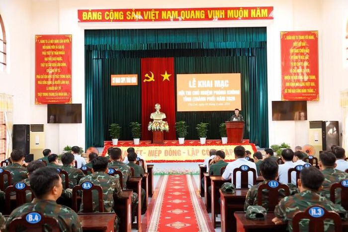Lễ khai mạc Hội thi Chủ nhiệm phòng không tỉnh (thành phố) năm 2026. Ảnh: H.P