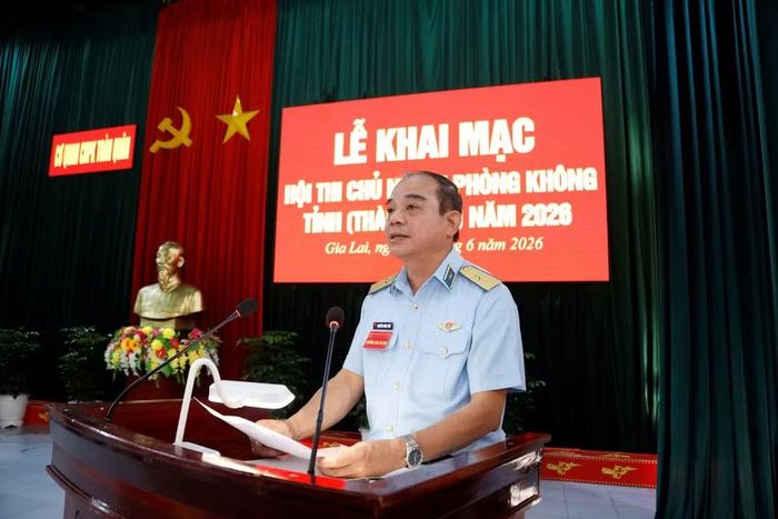 Thiếu tướng Nguyễn Xuân Thủy - Cục trưởng Cục Phòng không Lục quân, Phó Chủ nhiệm phòng không toàn quân phát biểu khai mạc hội thi. Ảnh: H.P