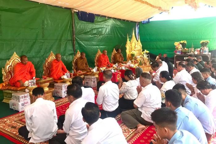  Quang cảnh lễ cầu siêu. Ảnh: Đoàn Bình 