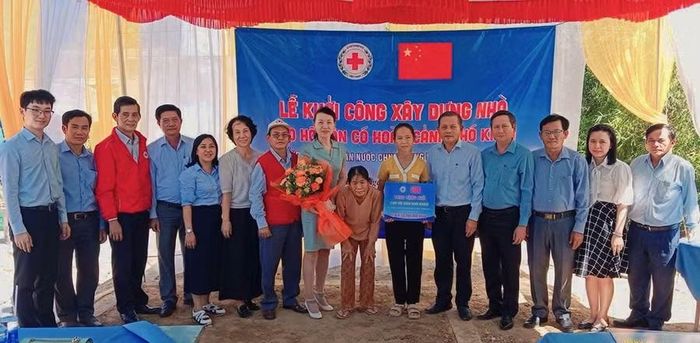 Lễ khởi công xây dựng nhà ở cho người dân có hoàn cảnh khó khăn tại xã Đề Gi vào cuối năm 2024. Ảnh: ĐVCC