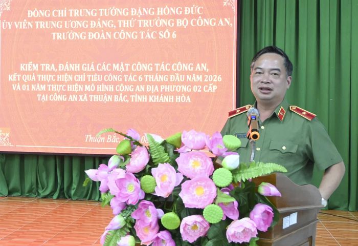 Đồng chí Nguyễn Hữu Phước phát biểu tại buổi làm việc.
