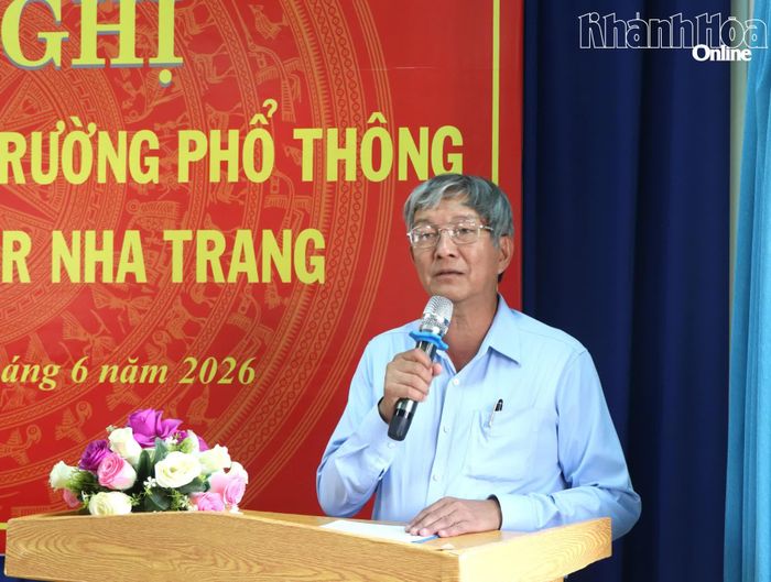 Ông Lê Đình Thuần - Phó Giám đốc Sở Giáo dục và Đào tạo phát biểu tại hội nghị.