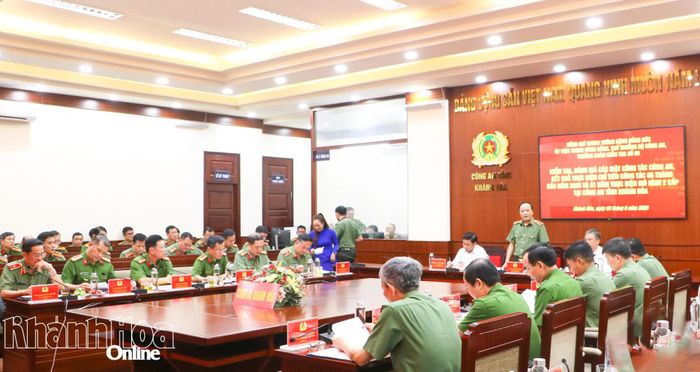 Các đại biểu tham dự buổi làm việc.