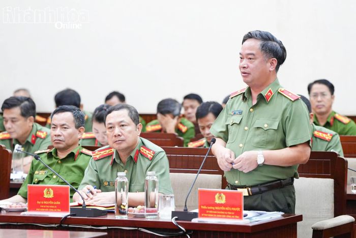 Thiếu tướng Nguyễn Hữu Phước phát biểu tại buổi làm việc.
